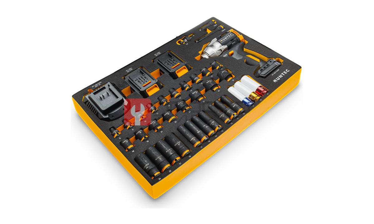  RUNTEC RT-IWIS1E39F Набор с аккумуляторным гайковертом, ударными головками и аксессуарами RUNTEC 1/2