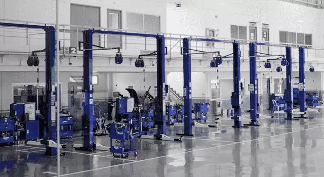 Картинка установка автомобильных подъемников